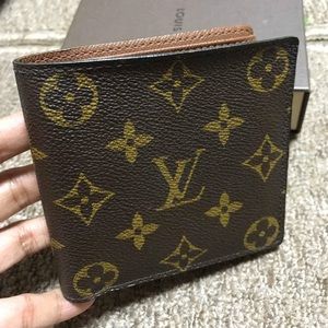 Authentic Louis Vuitton Mens Wallet Slightly used